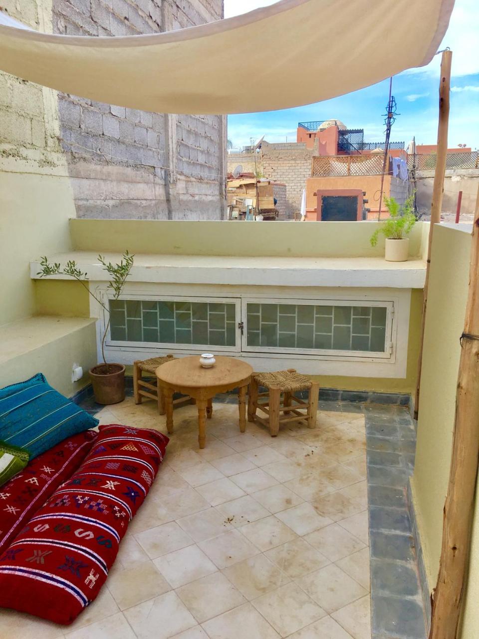 White Riad - Housity