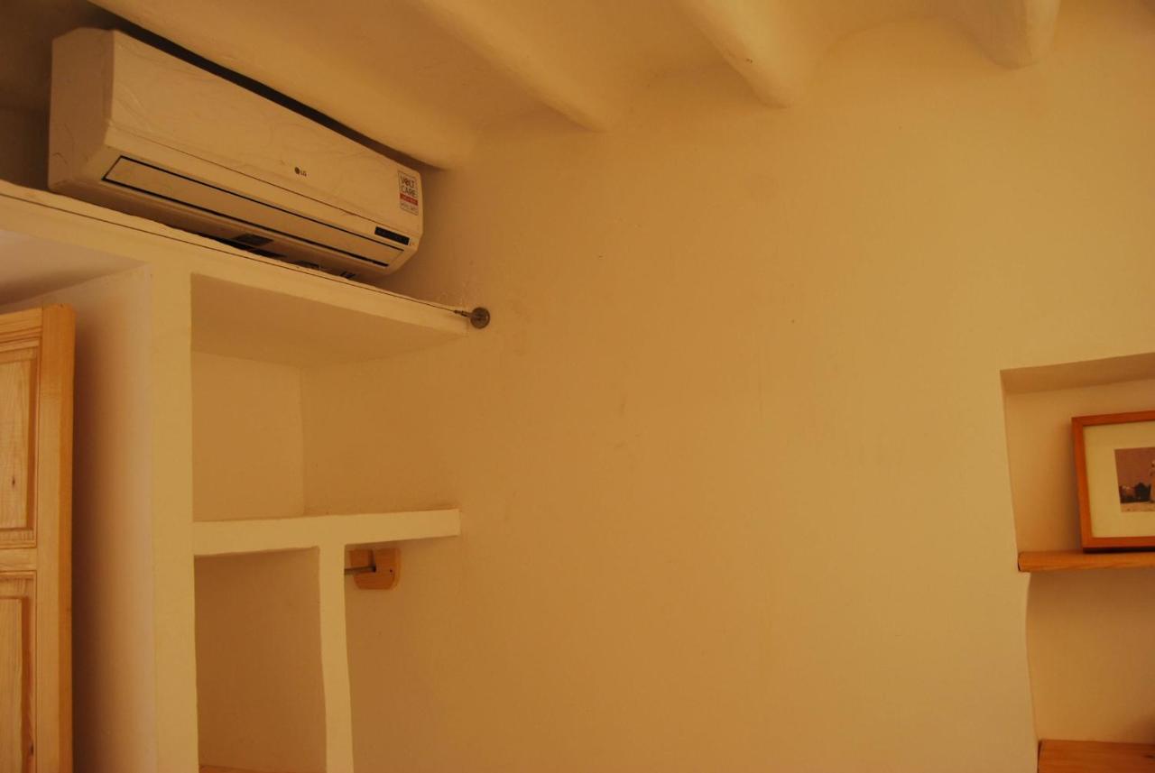 White Riad - Housity