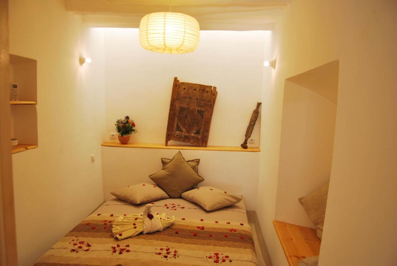 White Riad - Housity