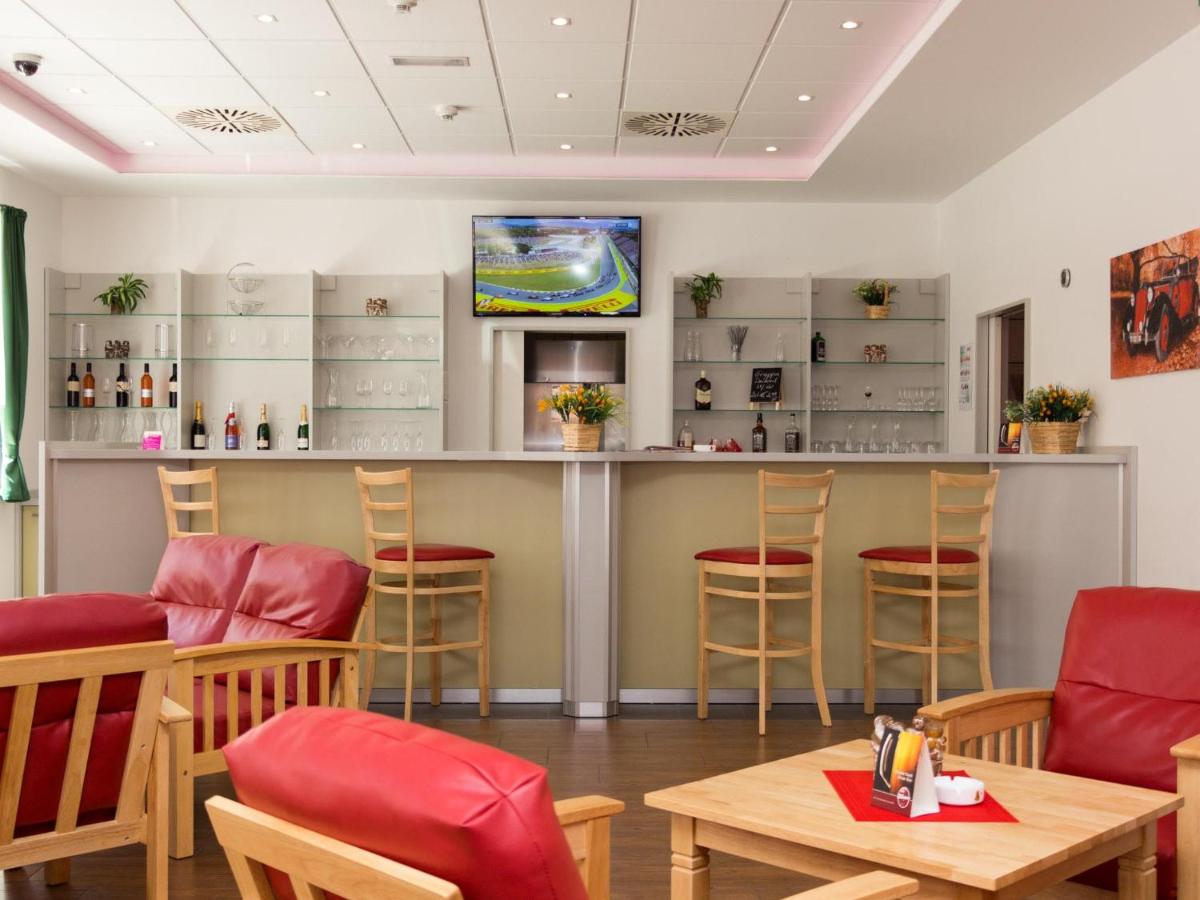 Winrooms Seminar Hotel & Apartments photo