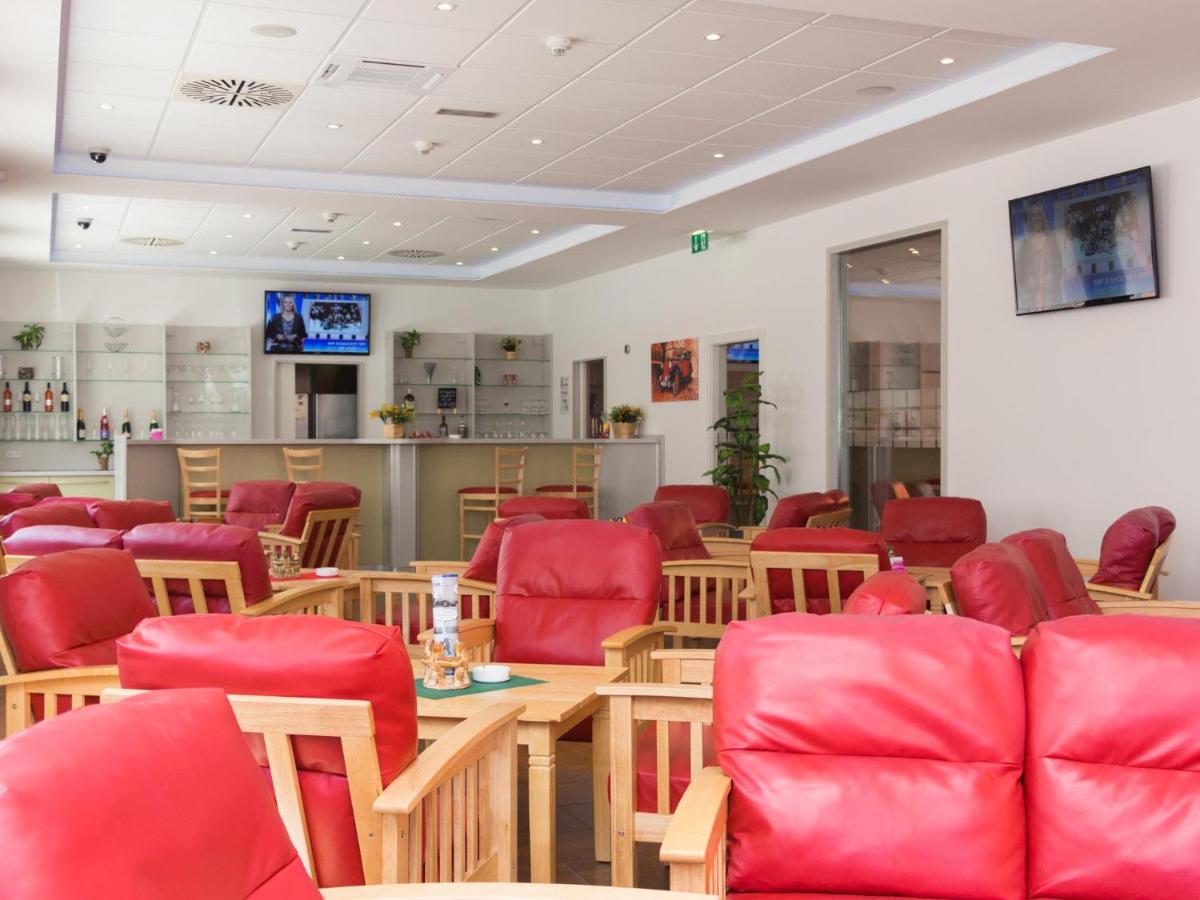 Winrooms Seminar Hotel & Apartments photo