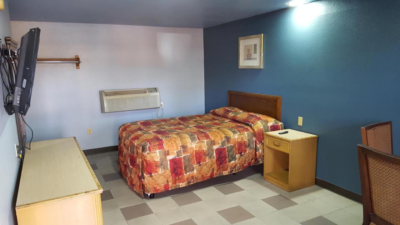 Orange Inn Motel — photo 15