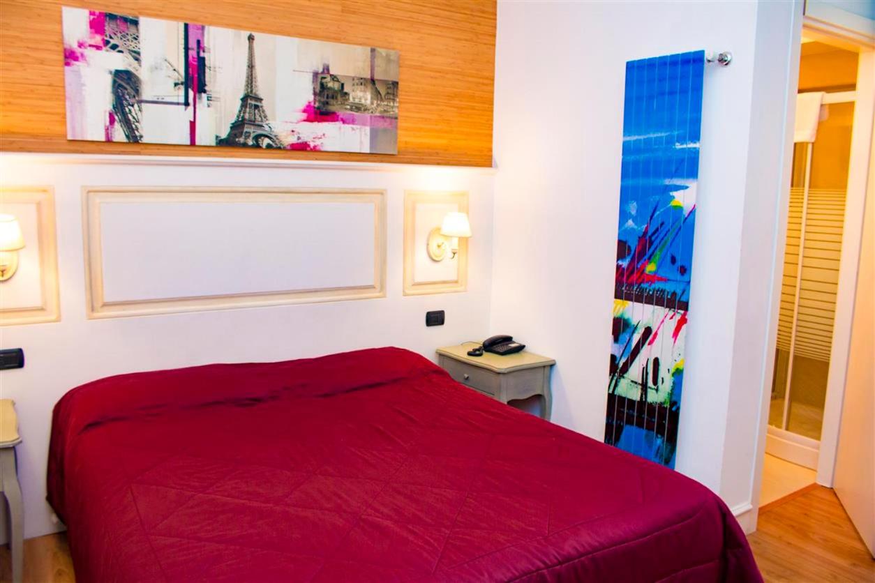 Hotel Mediterraneo photo