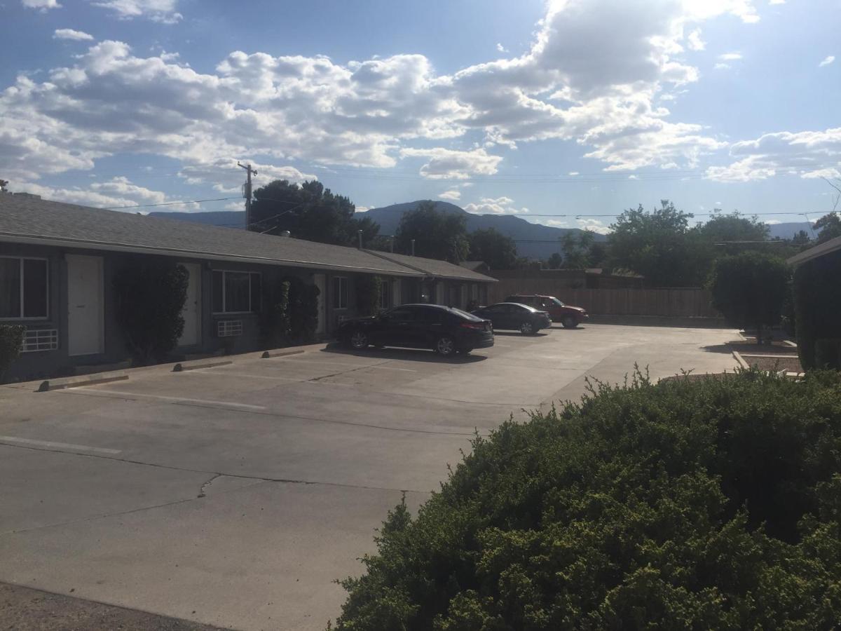 Little Daisy Motel — photo 23