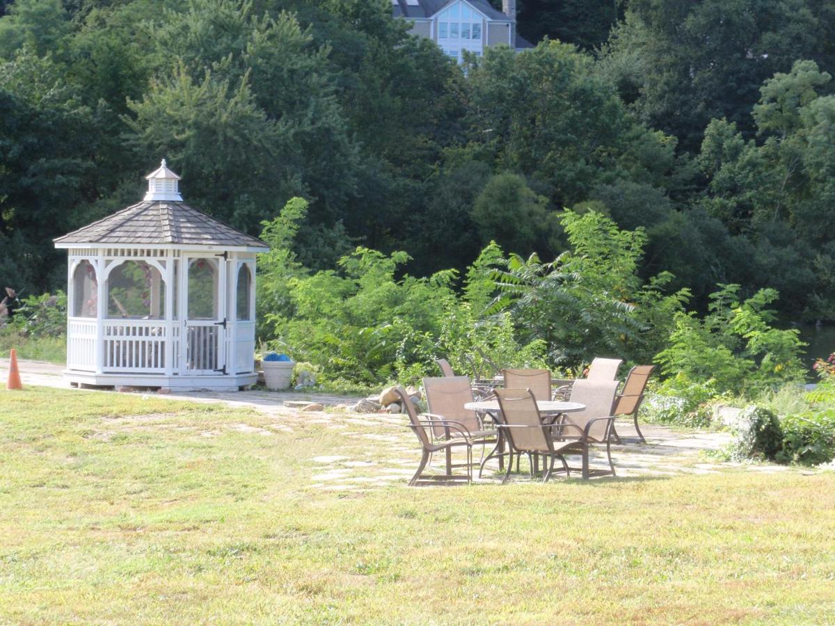 Chalet Inn & Suites — photo 13