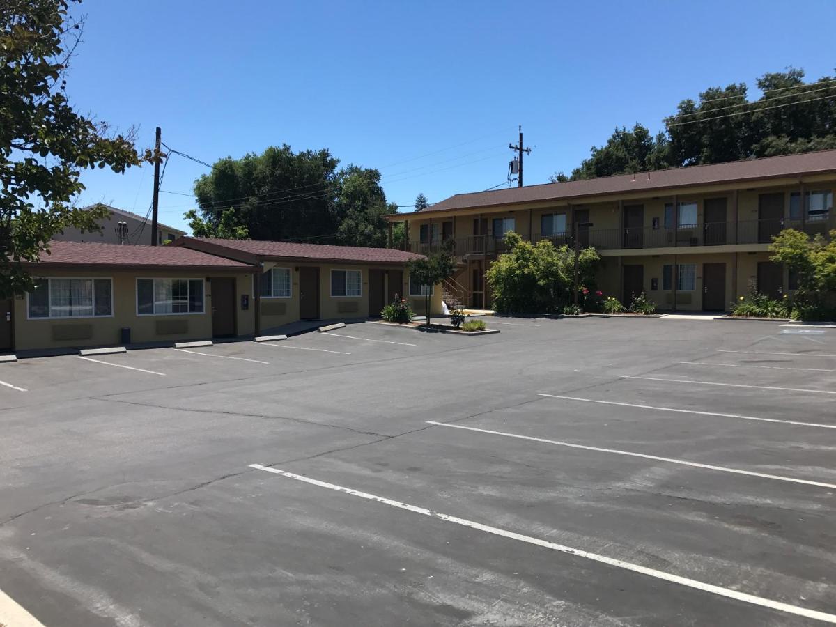 Budget Inn — photo 10