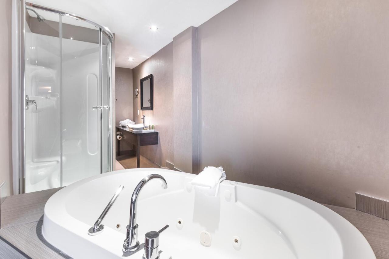 Hotel Universel photo