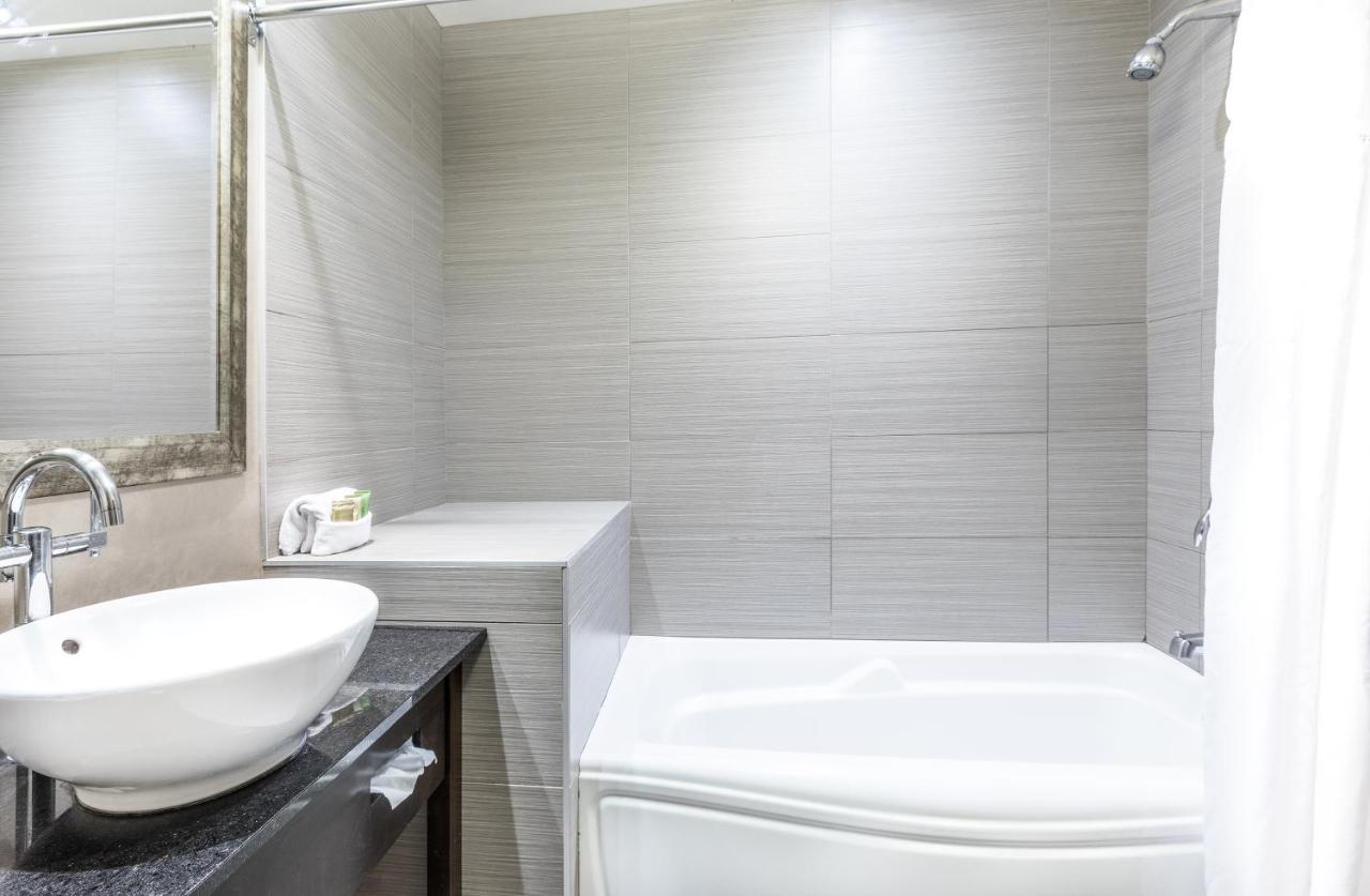 Hotel Ambassadeur et Suites photo