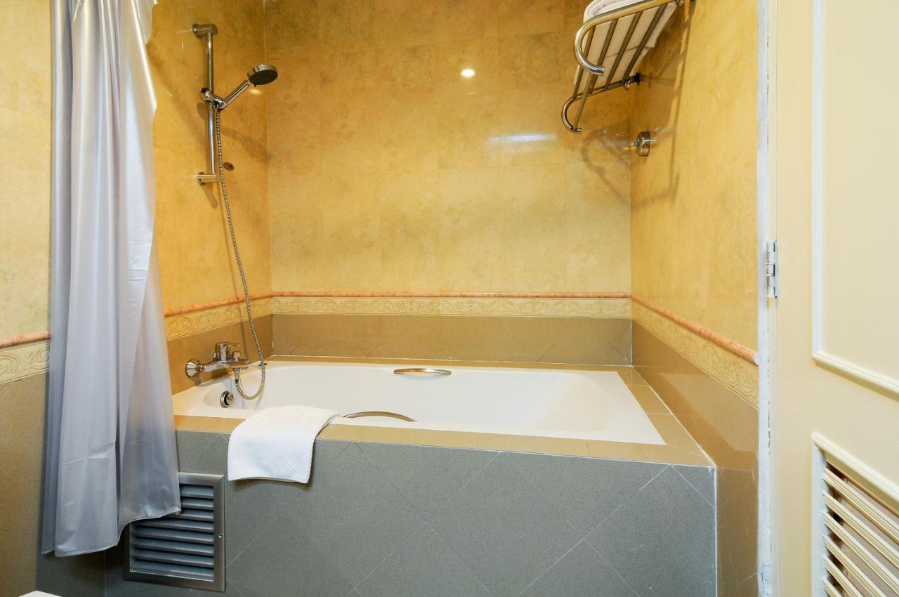 Admiral Suites Bangkok - 2