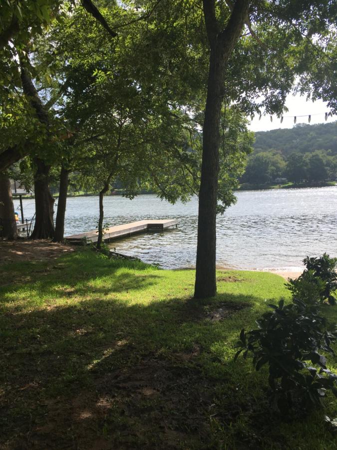 The Rivery Retreat, Choose from Luxury Guesthouse Cabin OR Poolside Suite in Lake Austin Hill Country - 4