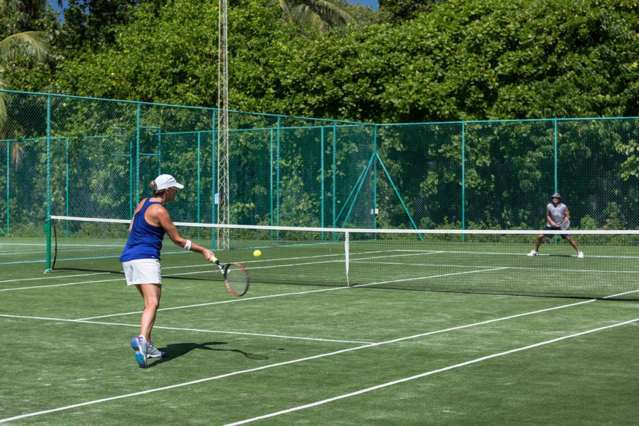 Tennis court: Bandos Maldives