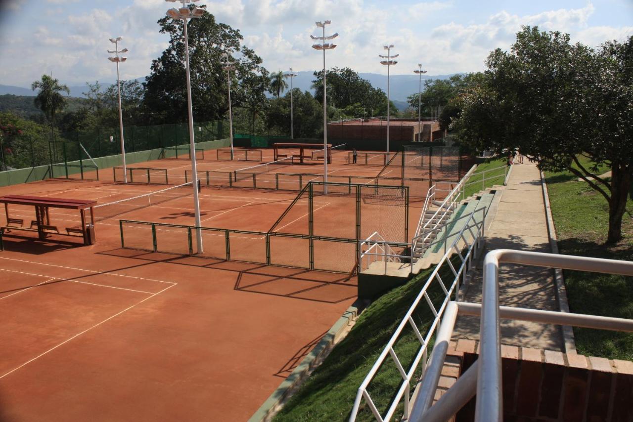 Tennis court: Club Campestre De Bucaramanga