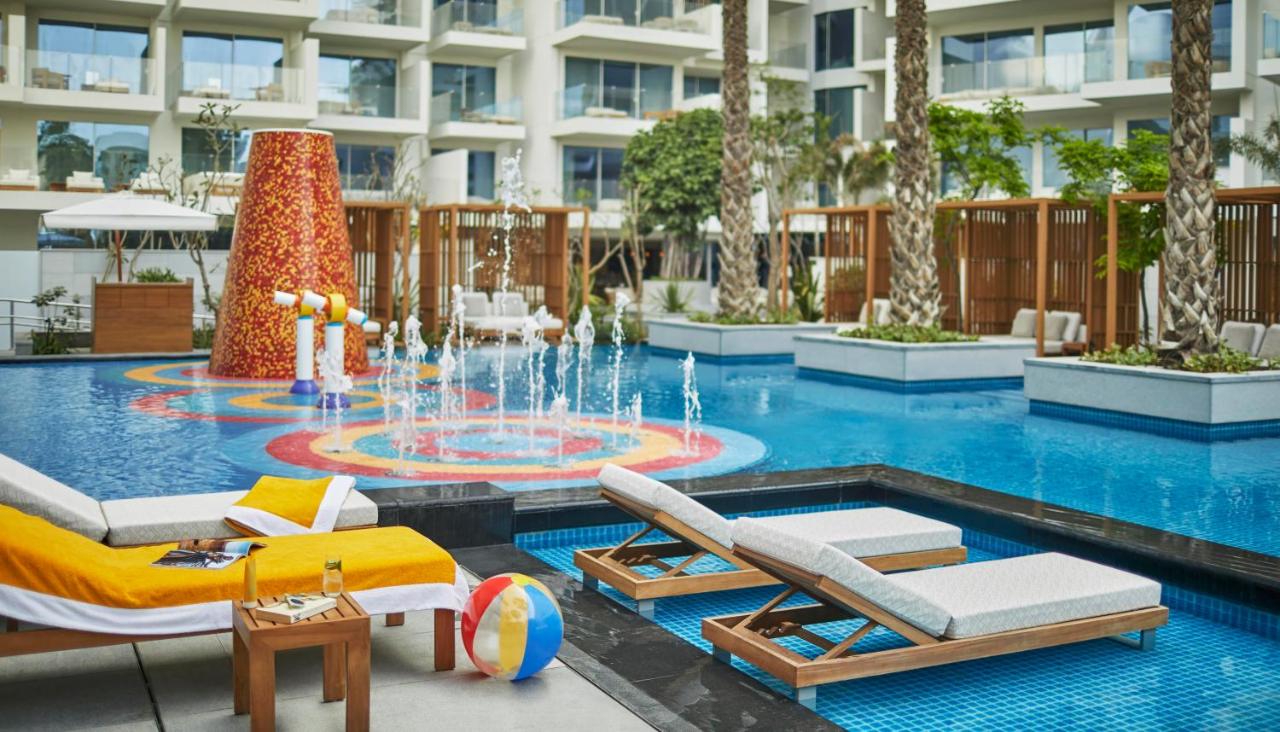 Heated swimming pool: Five Palm Jumeirah Dubai