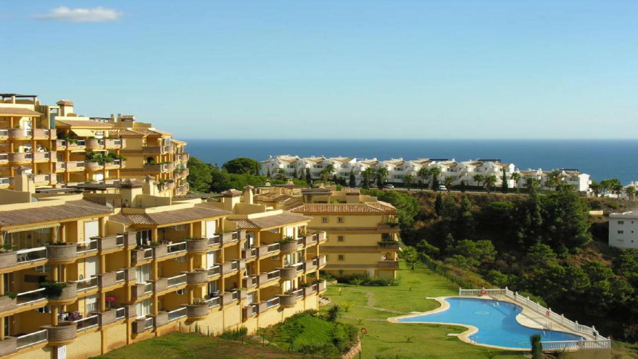 2 Bed penthouse, rooftop terrace, panoramic views, Mijas ...