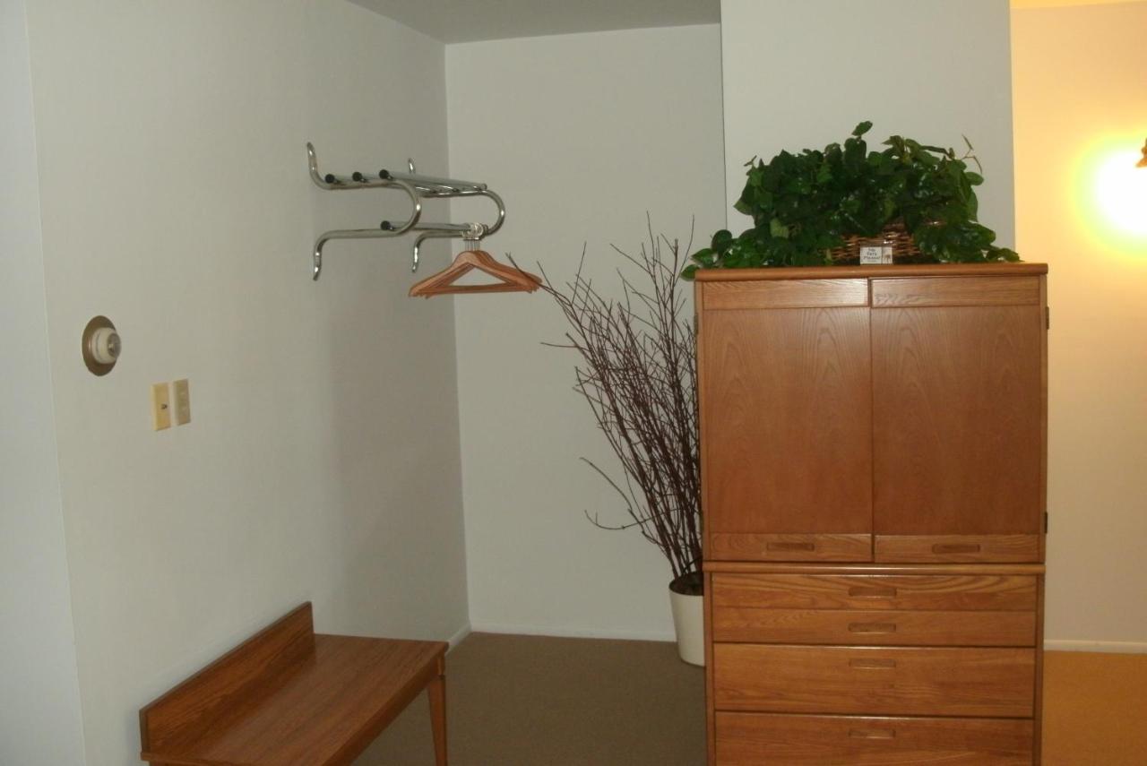 Budget Host Inn — photo 17
