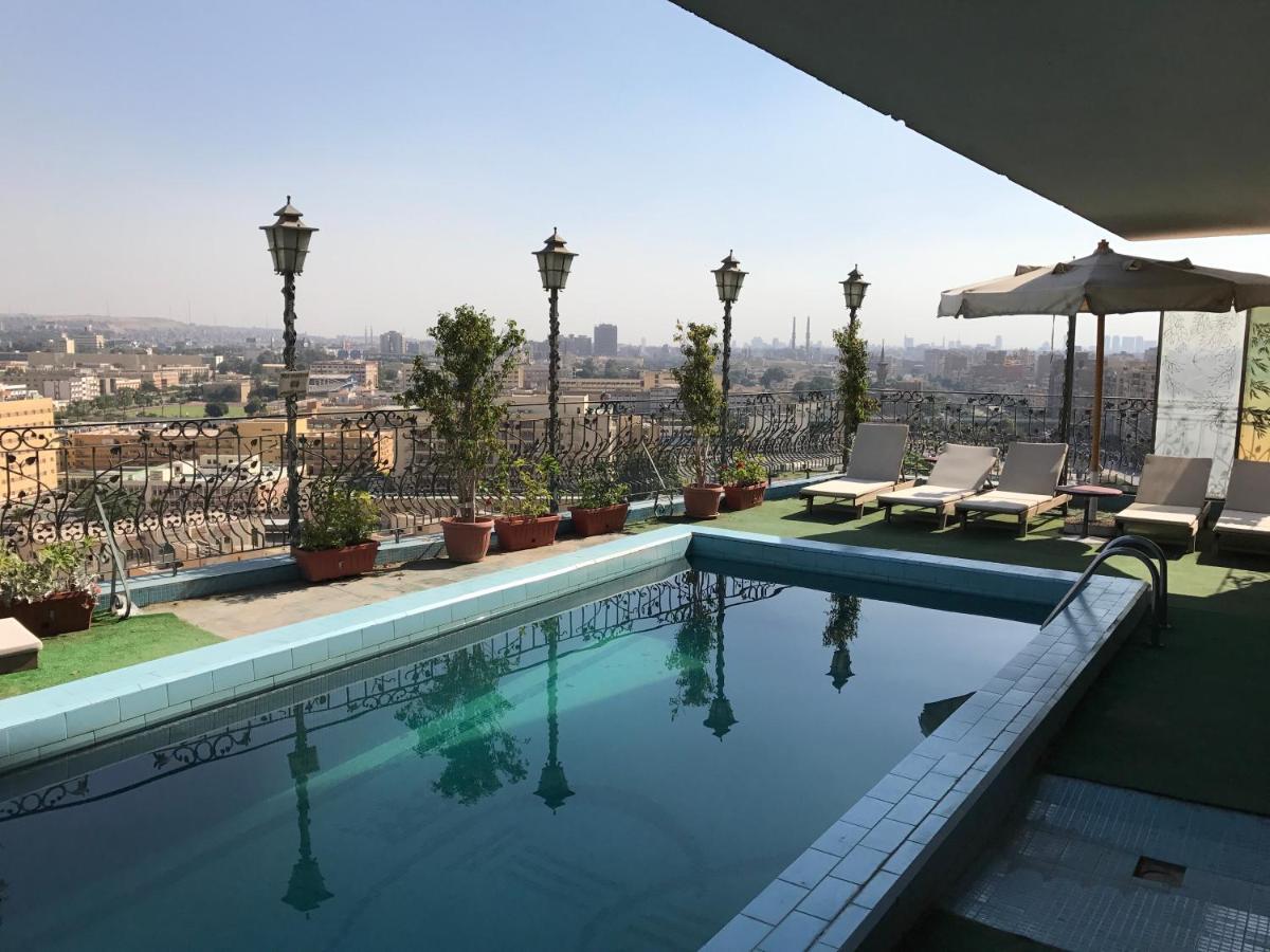 Rooftop swimming pool: Hotel Royal Marshal