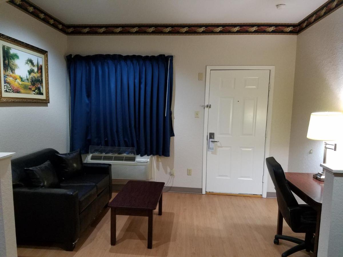 Scott Inn & Suites - Downtown Houston — photo 22