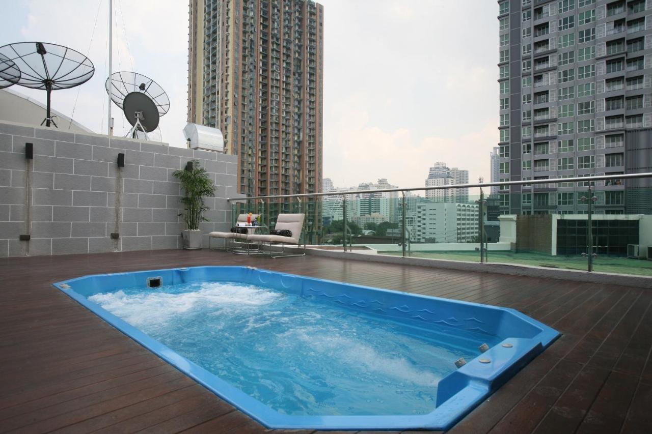Rooftop swimming pool: FX Hotel Metrolink Makkasan