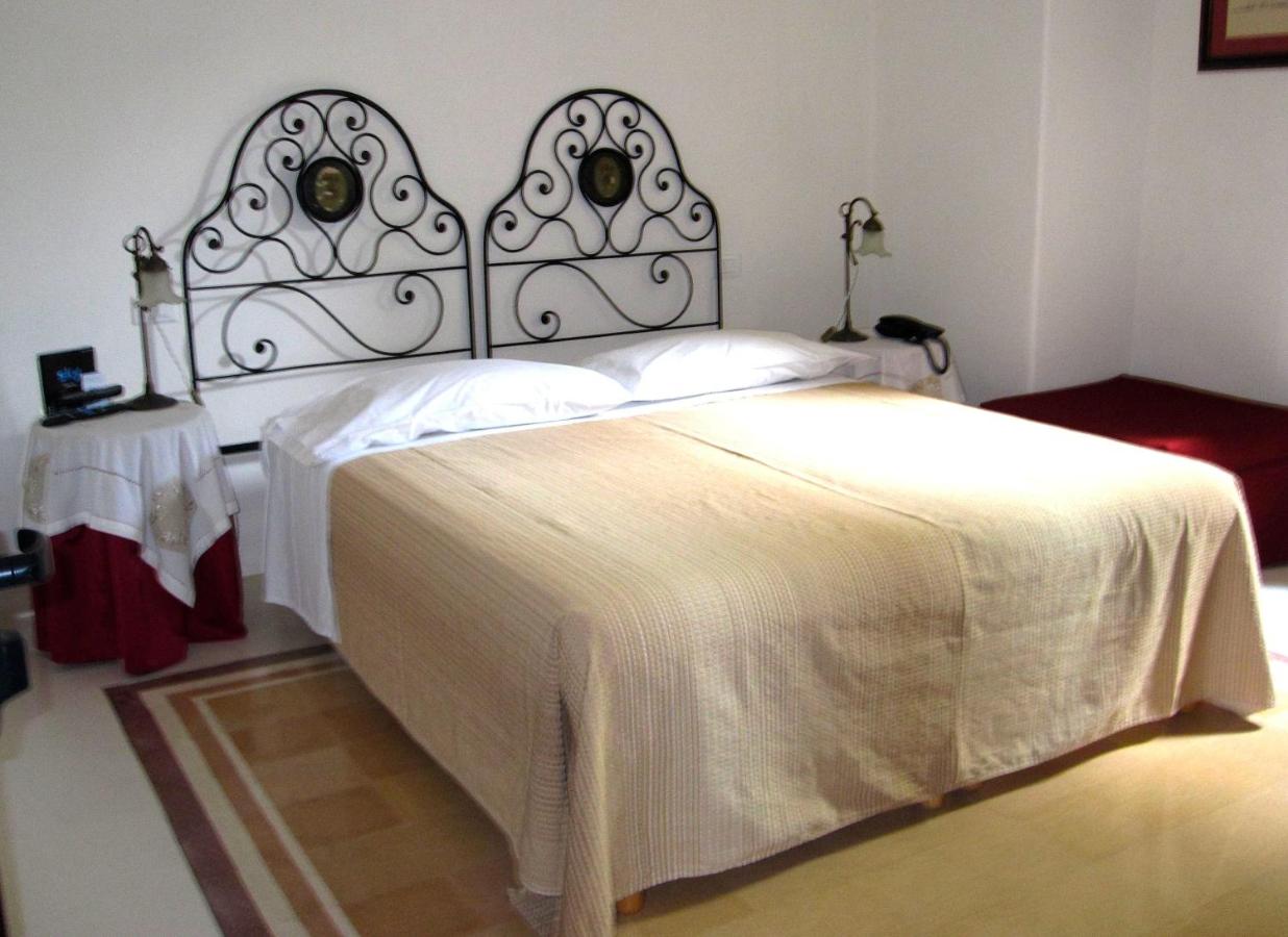 Hotel Santa Marina Antica Foresteria photo