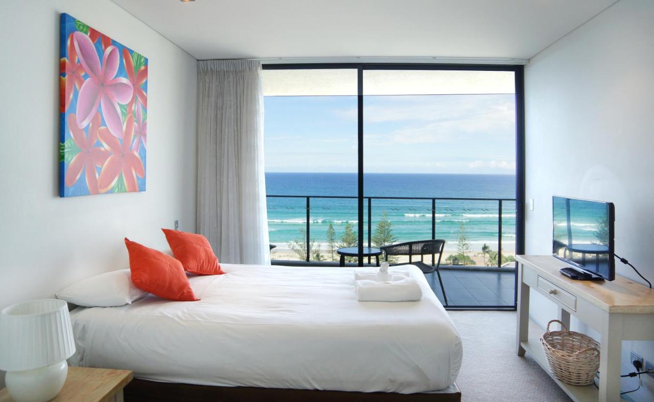 Ambience on Burleigh Beach photo