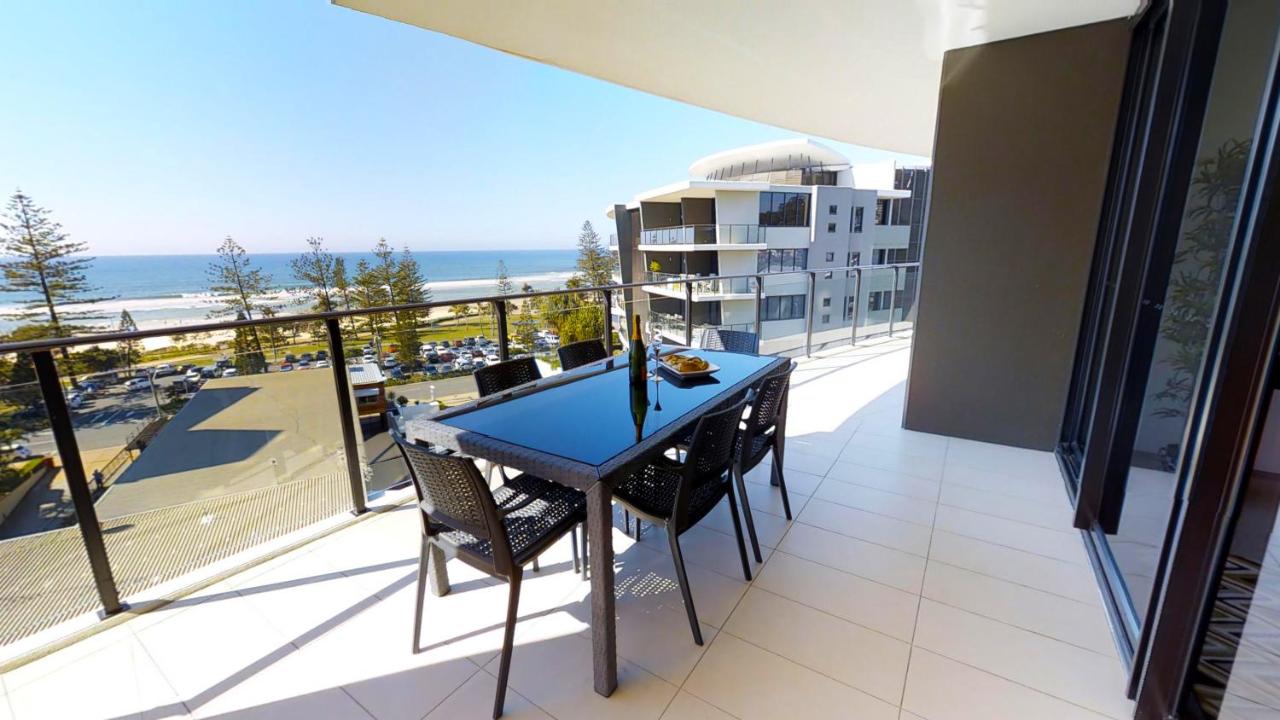 Ambience on Burleigh Beach photo