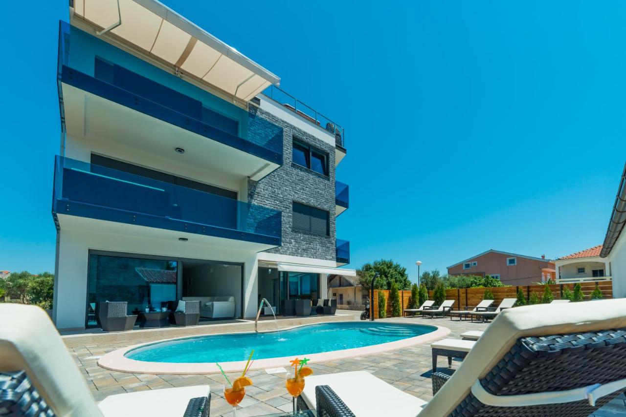 Heated swimming pool: Luxury Apartments VilaMaloca