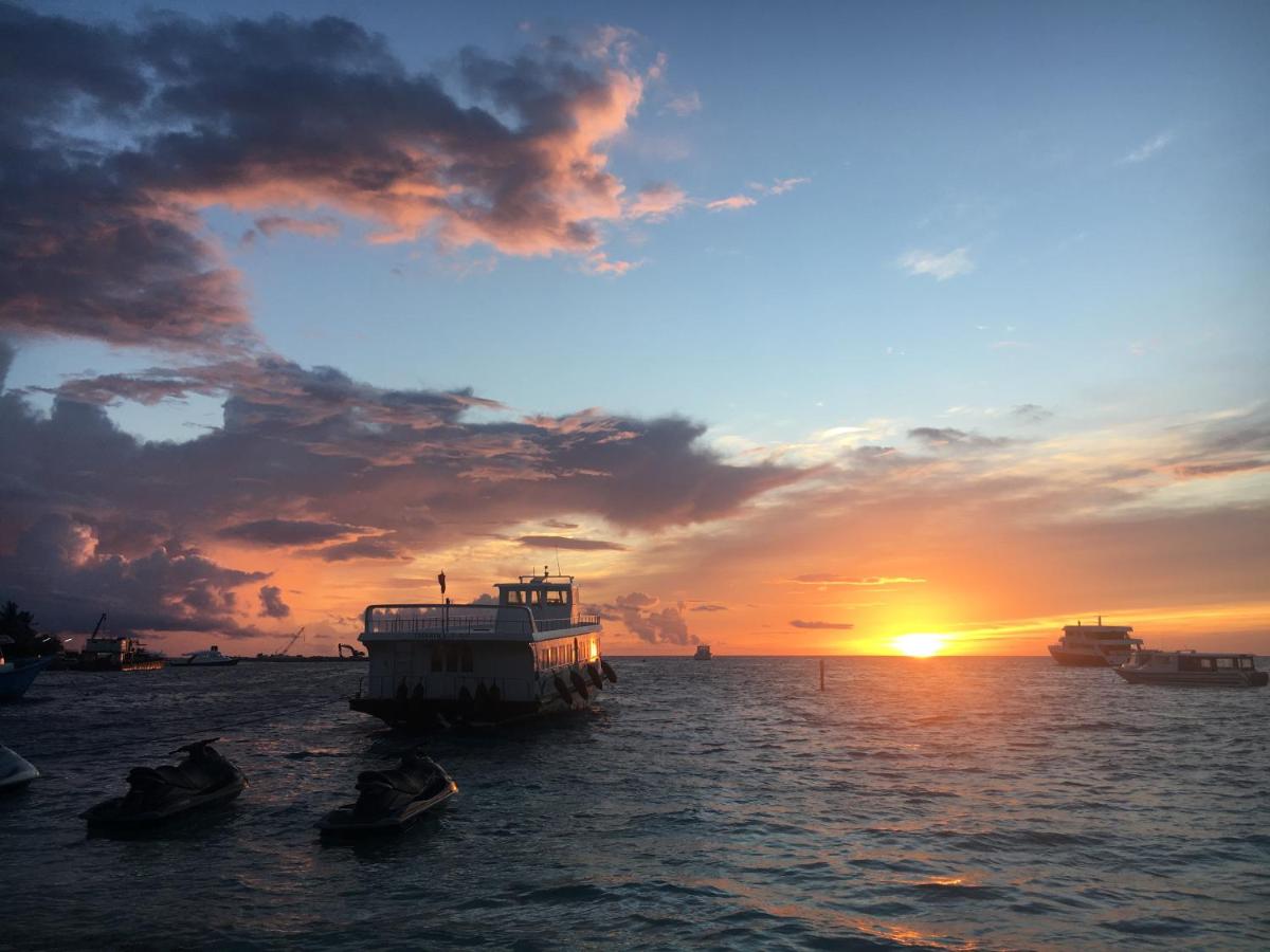 Beach: Midsummer Thulusdhoo