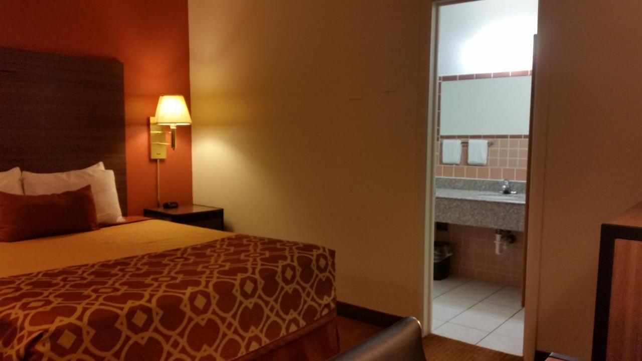 AMERICAN INN OF LIBERAL — photo 12