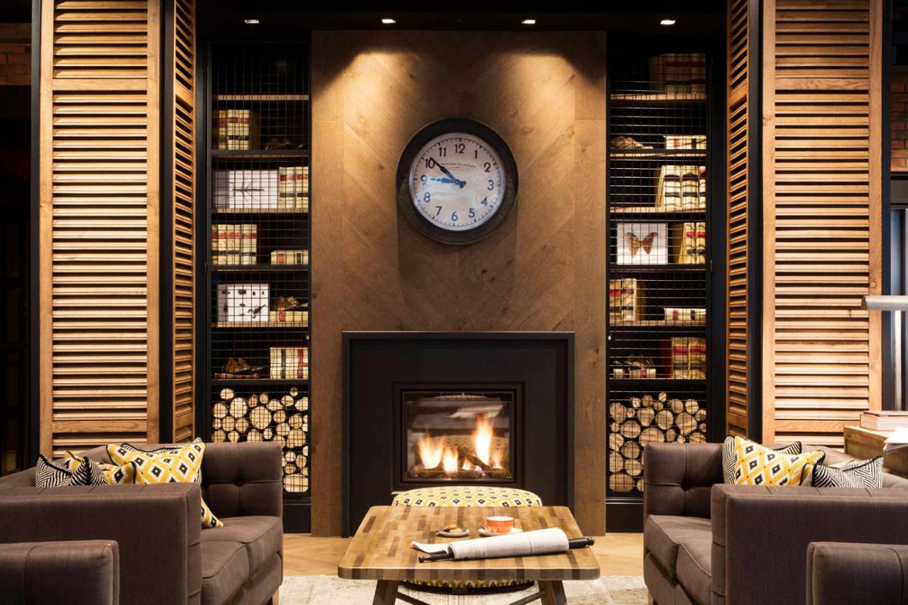 The Corner Hotel - 5