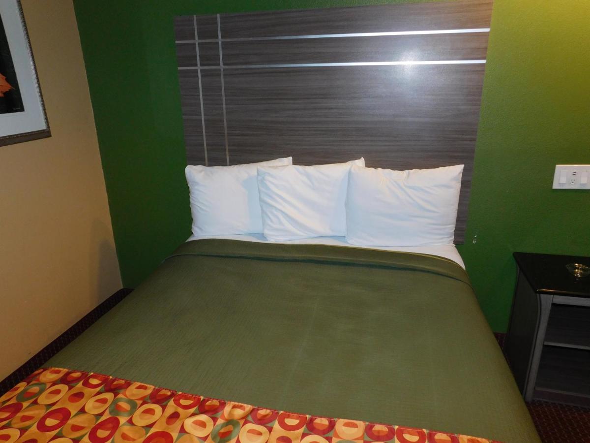 Regency Inn & Suites — photo 23