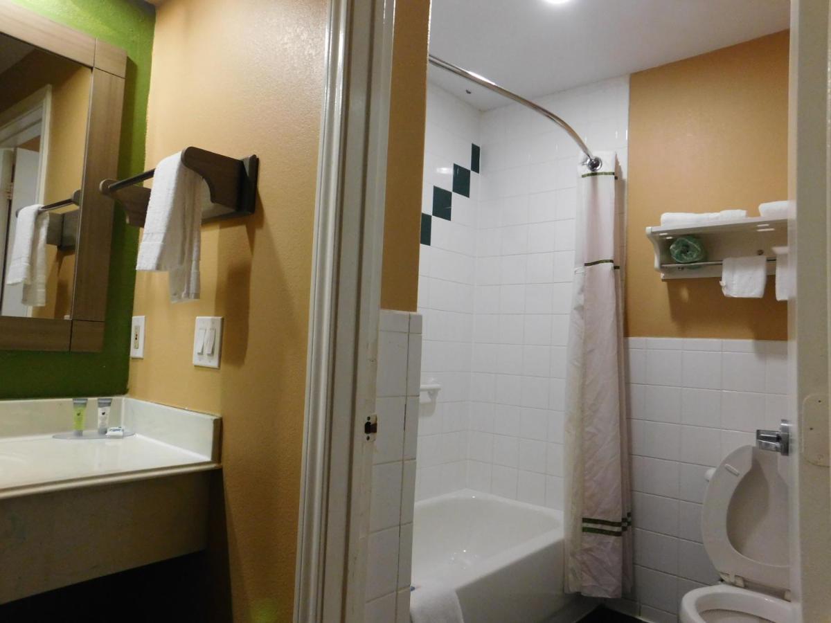 Regency Inn & Suites — photo 22