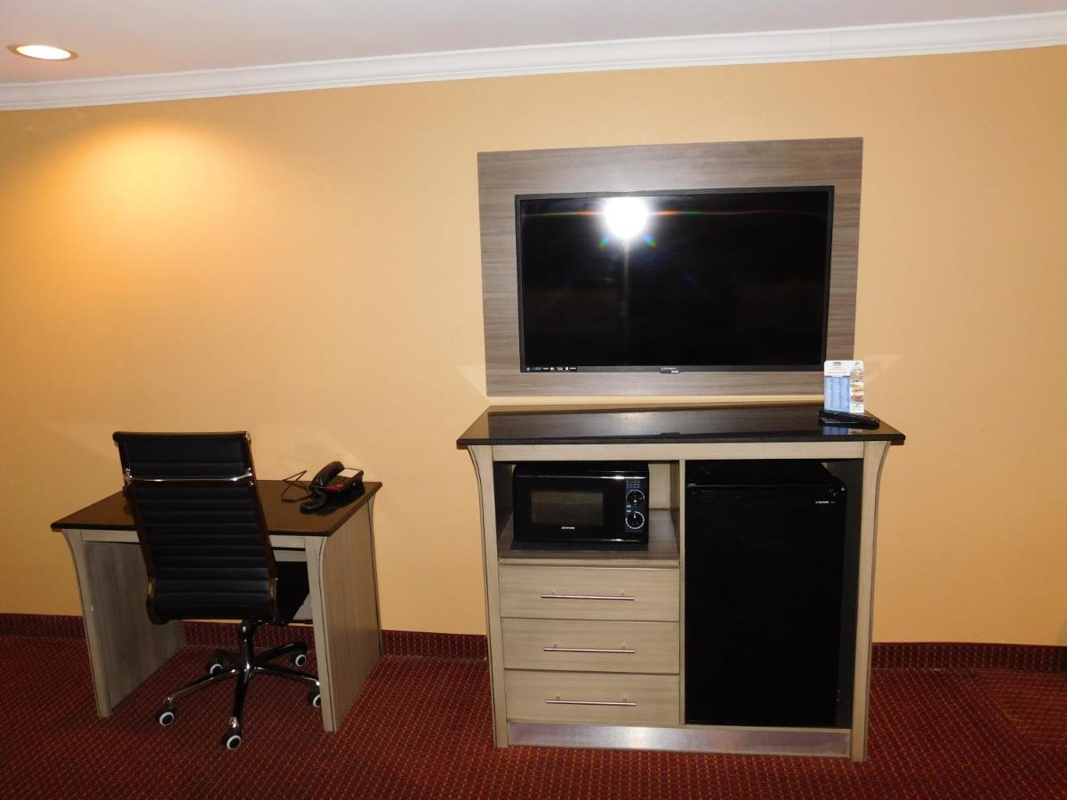 Regency Inn & Suites — photo 24