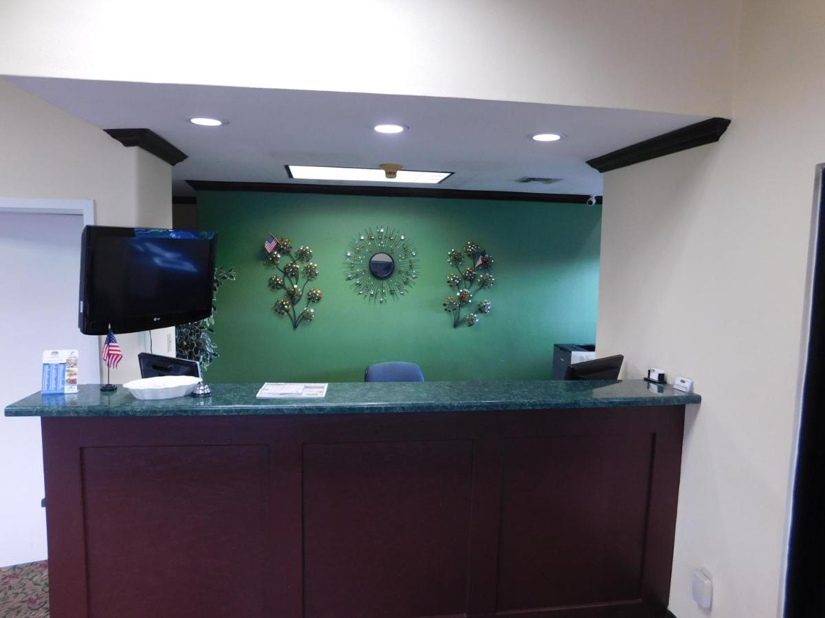 Regency Inn & Suites — photo 16