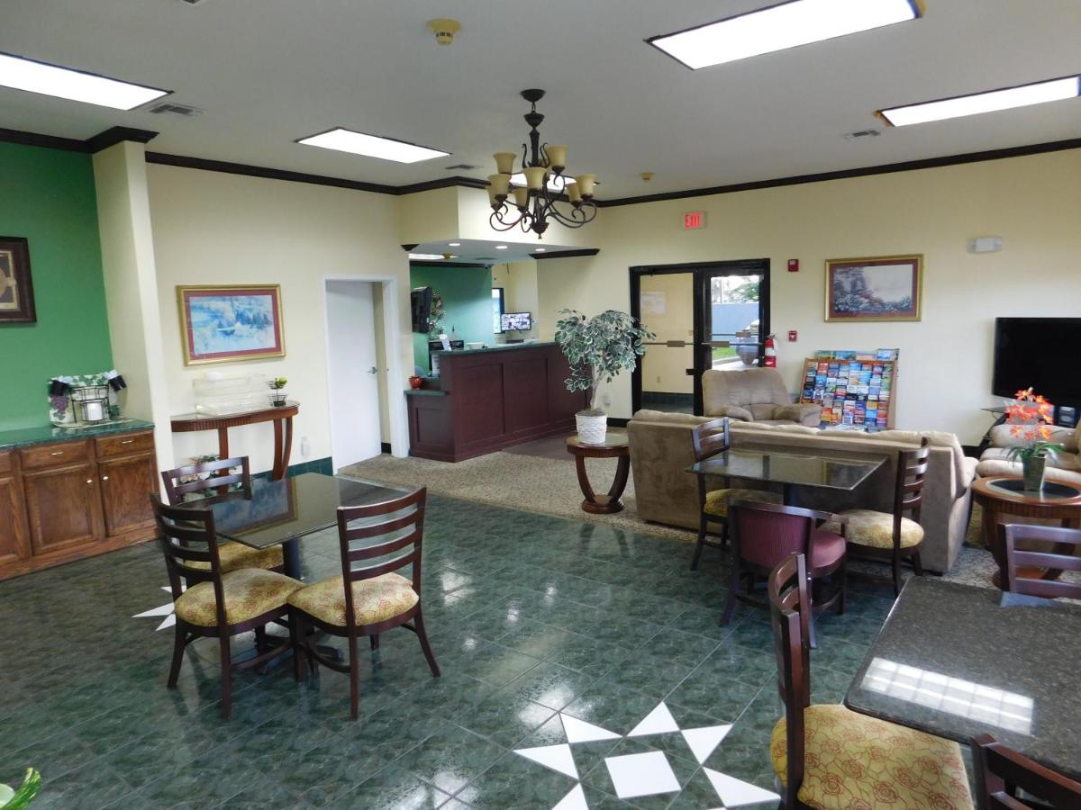 Regency Inn & Suites — photo 18