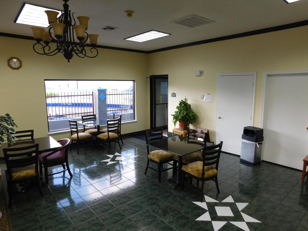 Regency Inn & Suites — photo 4