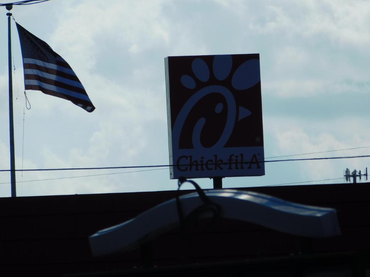Regency Inn & Suites — photo 17