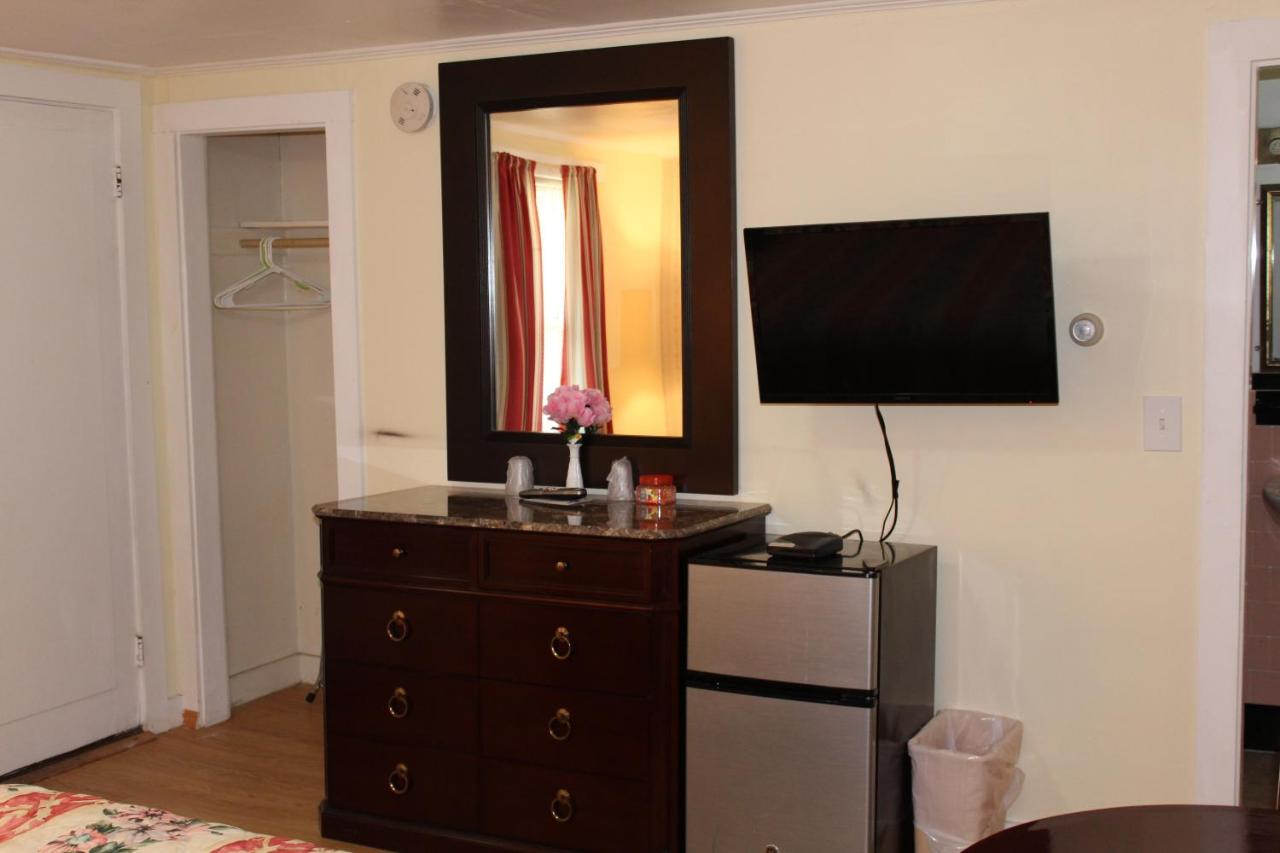 Royale Coach Motor Lodge — photo 16