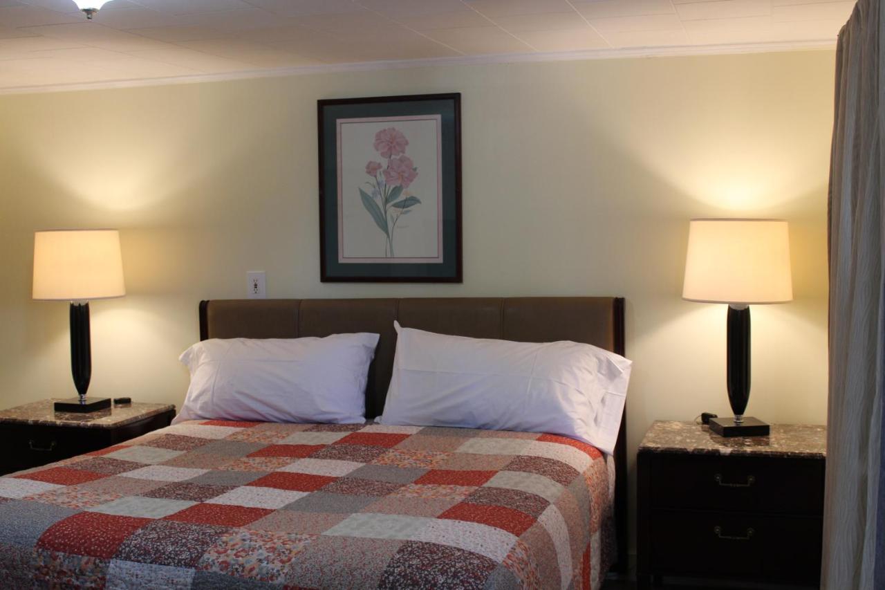 Royale Coach Motor Lodge — photo 13