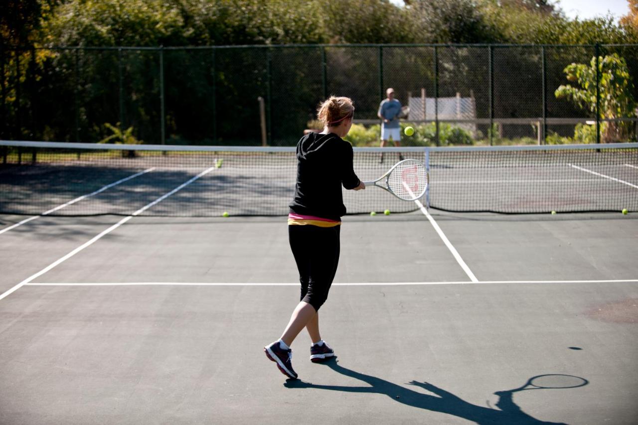 Tennis court: Grand Geneva Resort and Spa