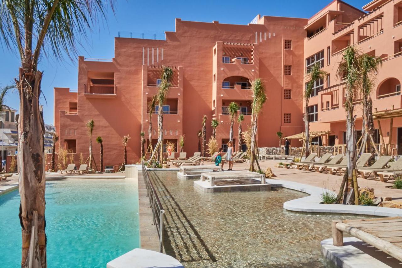 Heated swimming pool: Hotel Tarifa Lances