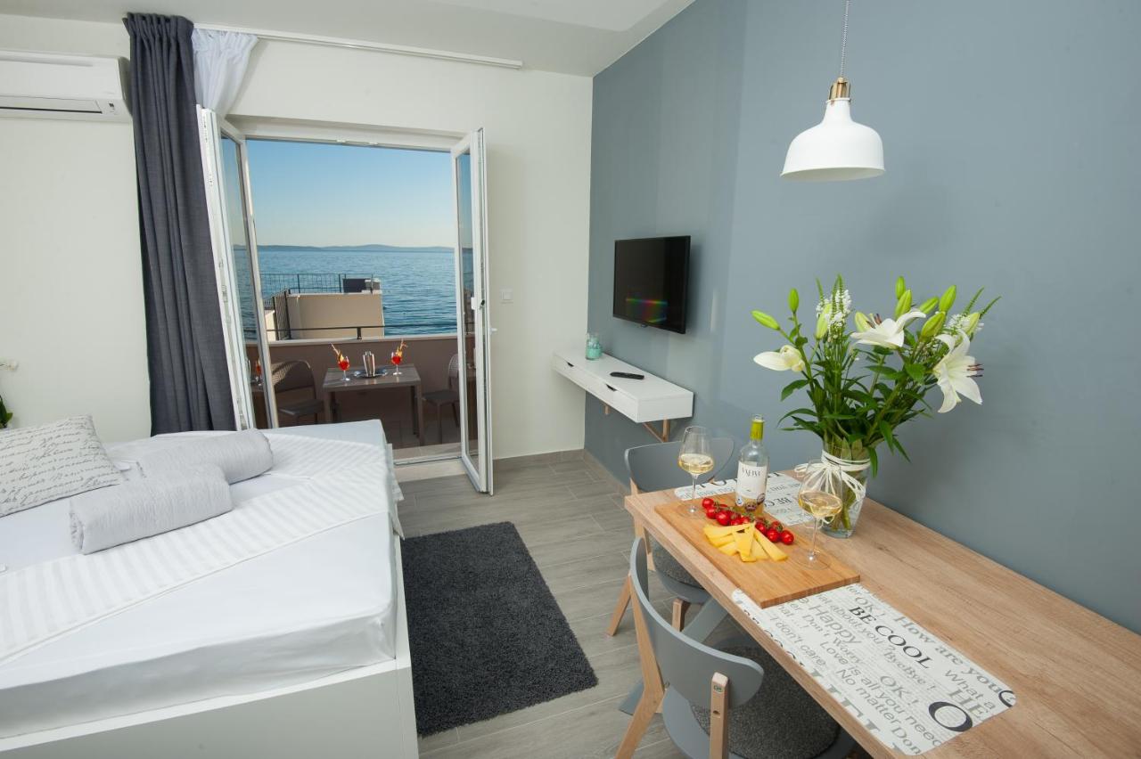 Фото Seaside Luxury Suites