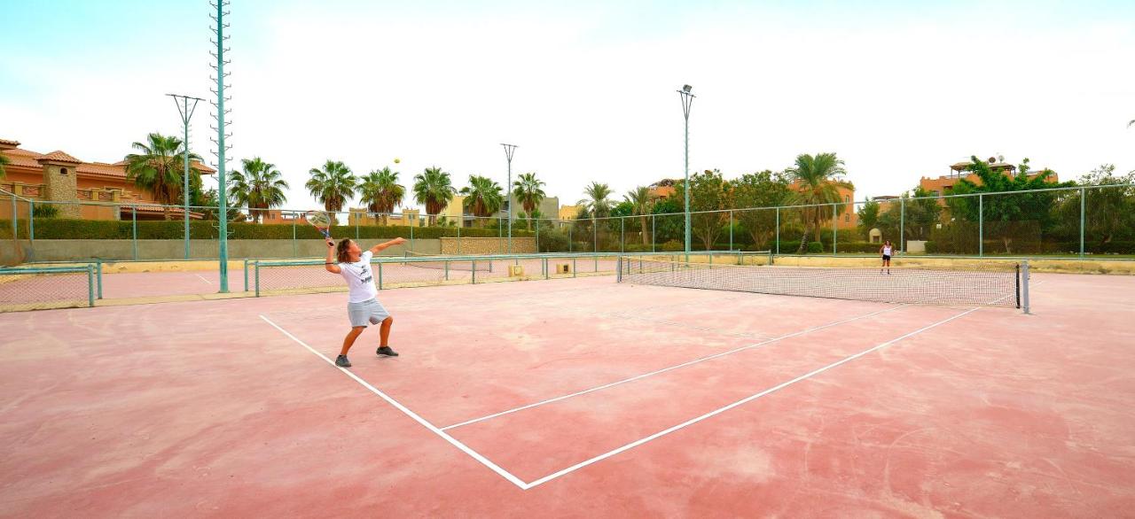 Tennis court: Stella Di Mare Sea Club Hotel