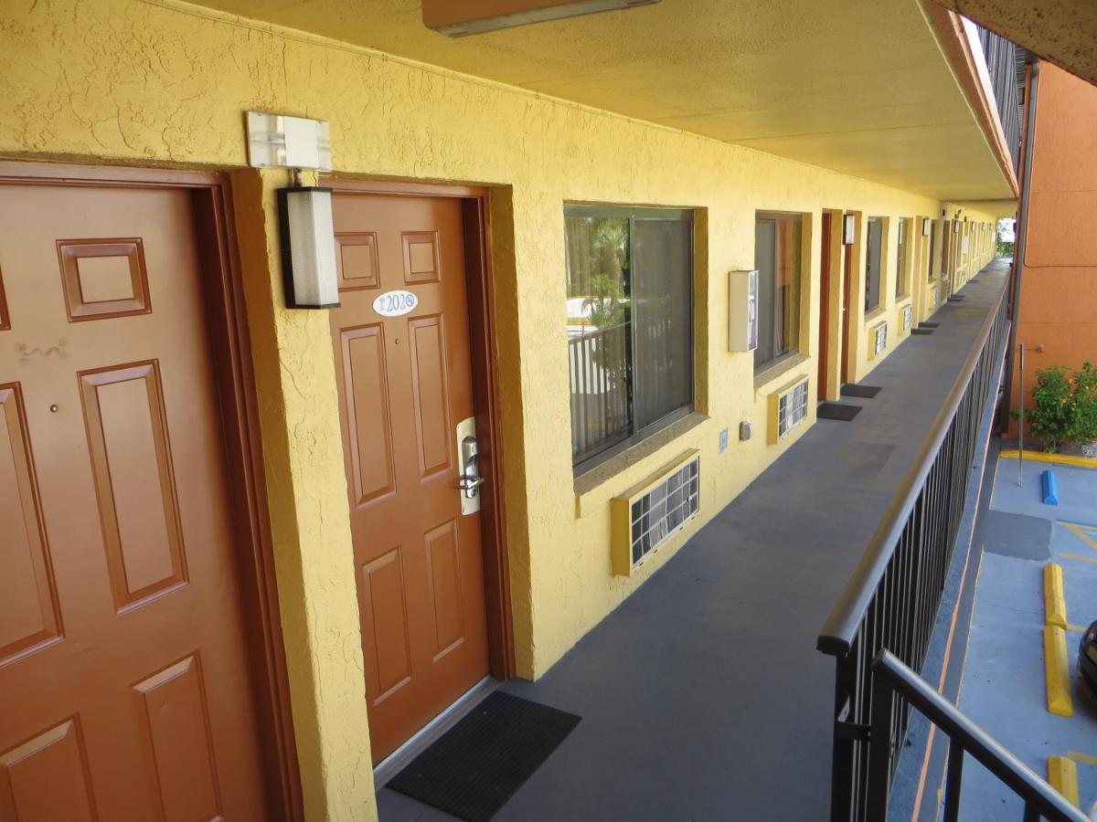 Budget Inn-West — photo 12