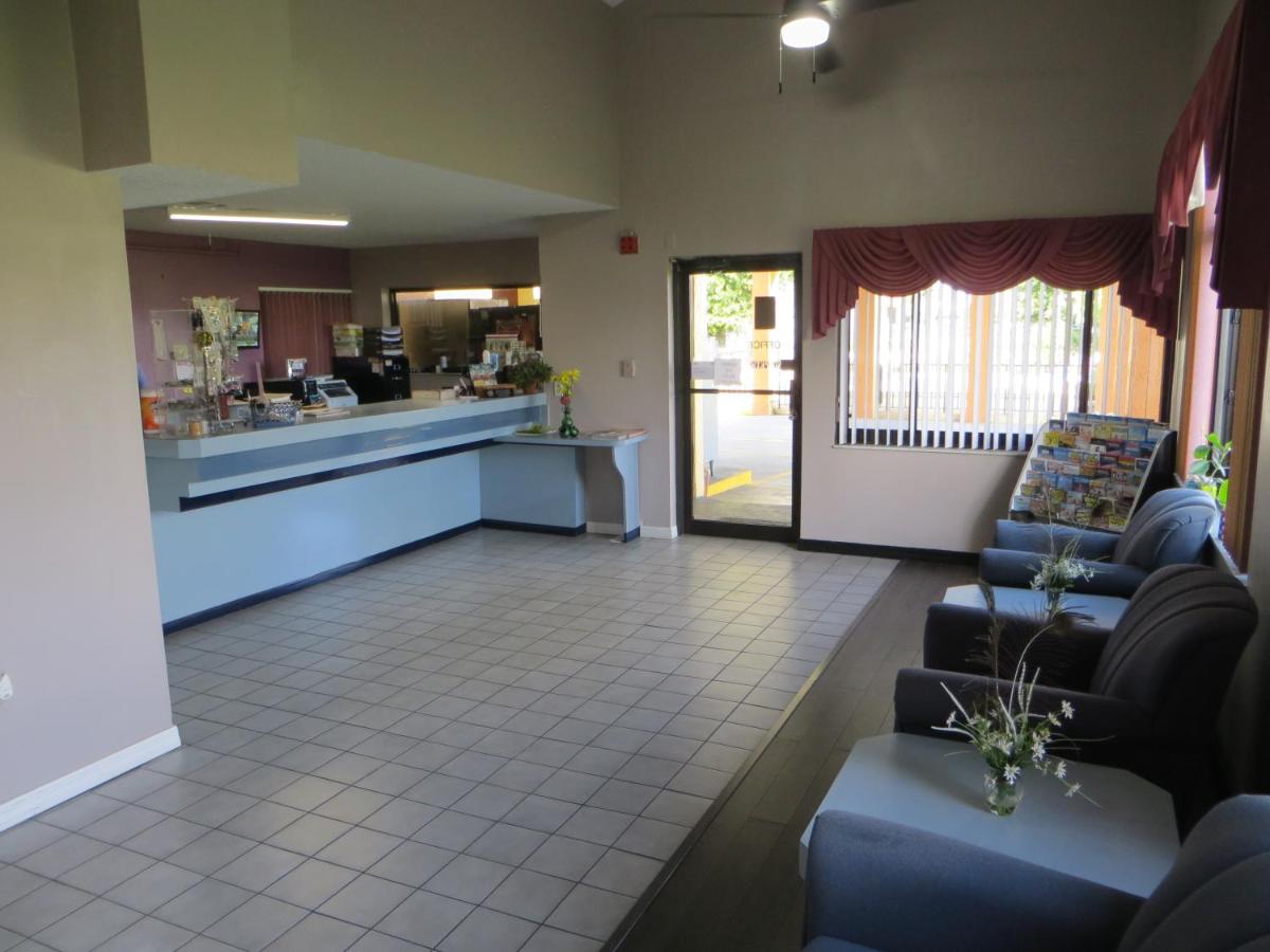 Budget Inn-West — photo 16