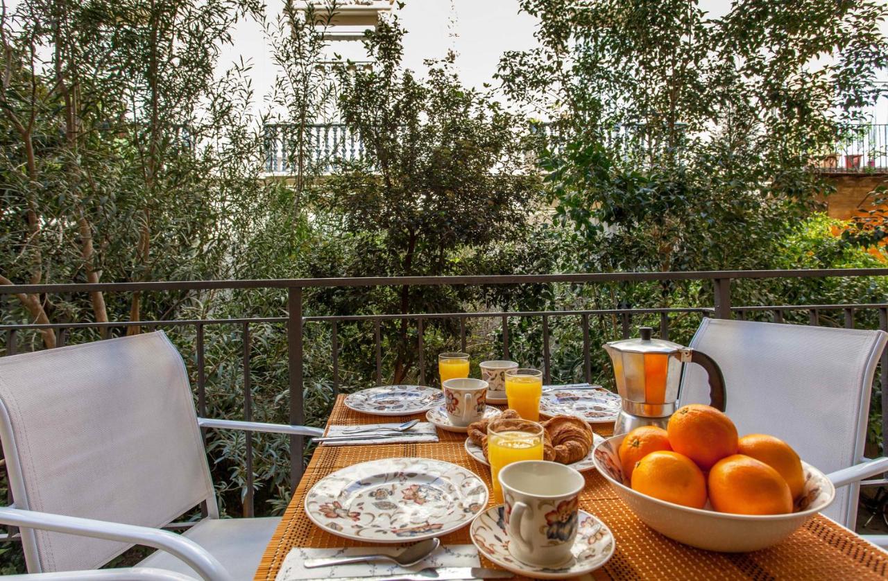 Apartment in the old town with terrace, Valencia – 2022 ...