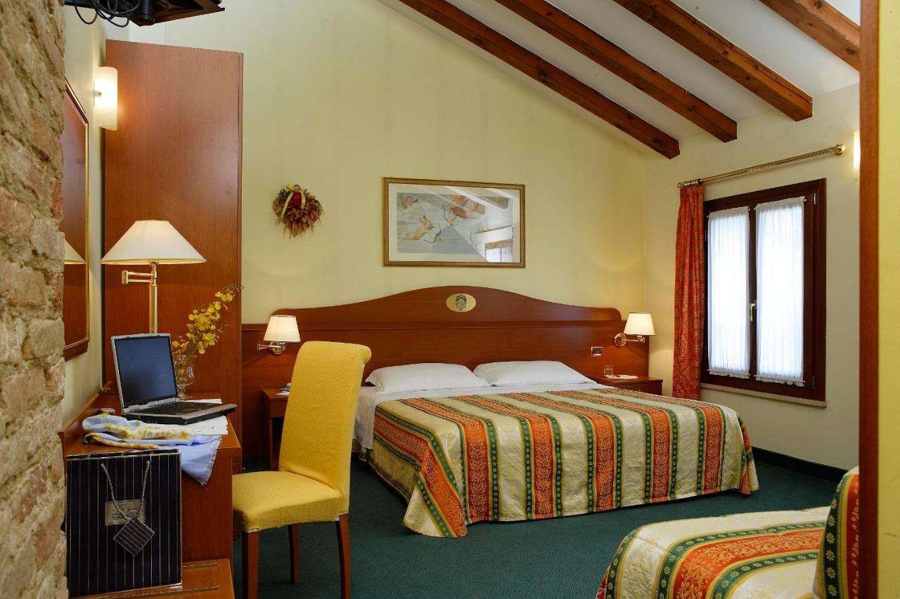Hotel Antico Moro photo