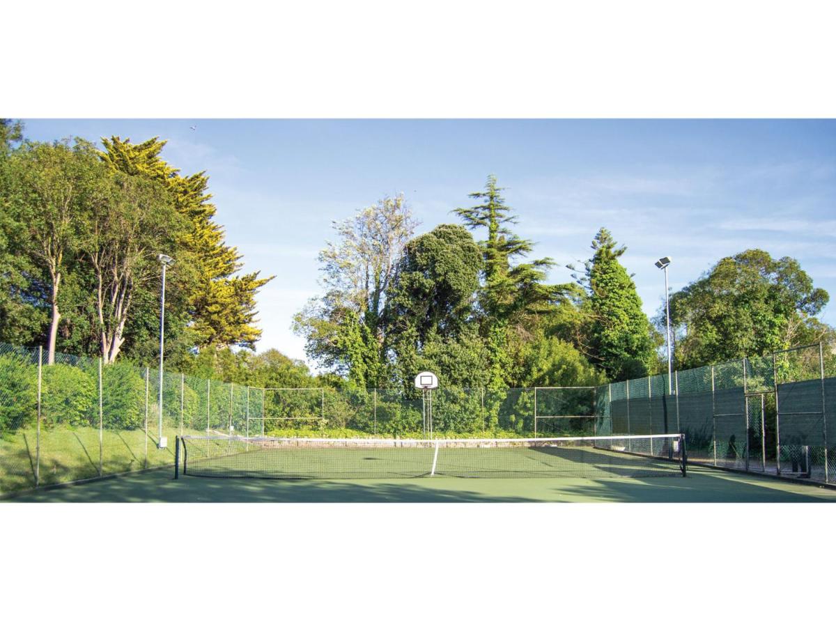 Tennis court: A Pausa