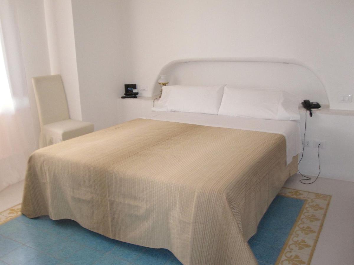 Hotel Santa Marina Antica Foresteria photo