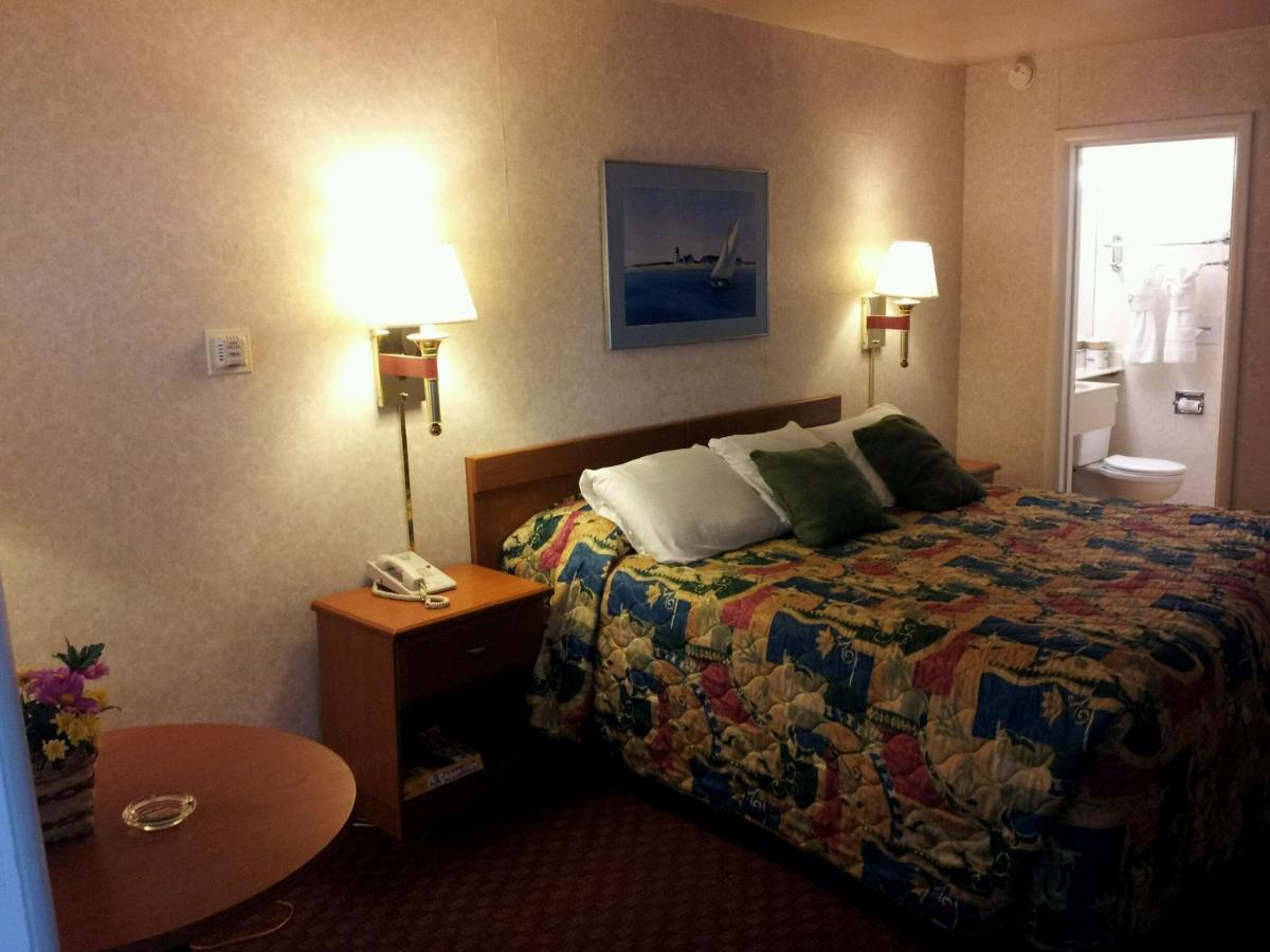 Townhouse Motel — photo 21