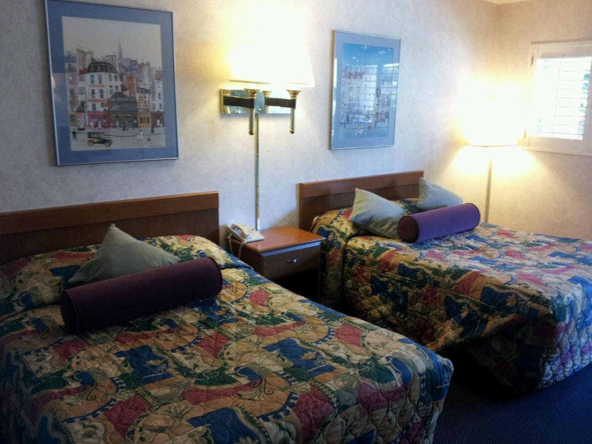 Townhouse Motel — photo 20